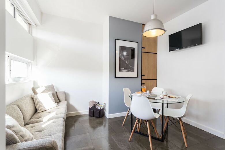 Bed & Breakfast Lisbon Airport Suites