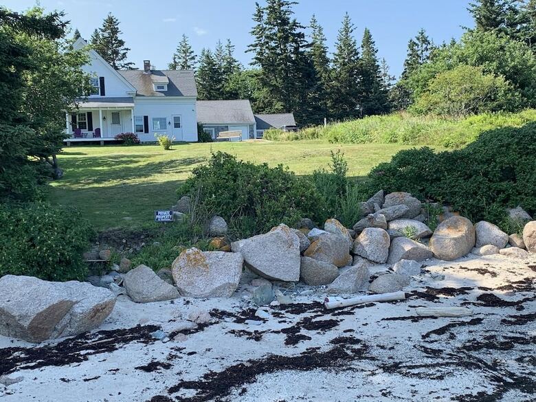 Geary House At Fifield Point - Three Bedroom Home
