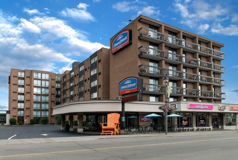 Howard Johnson Hotel By The Falls