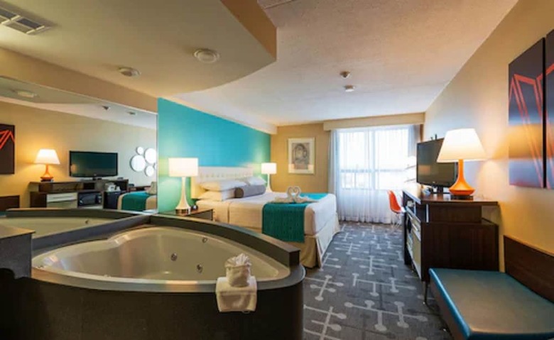 Howard Johnson Hotel By The Falls