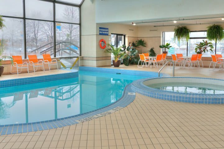 Howard Johnson Hotel By The Falls