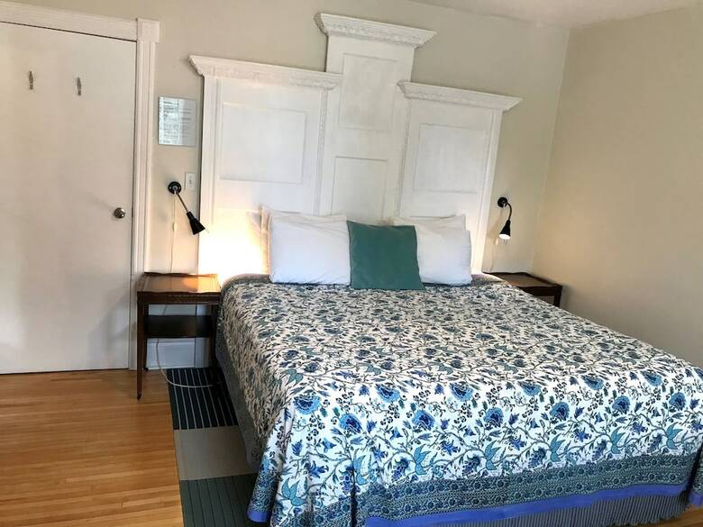 Ellis House Bed & Breakfast