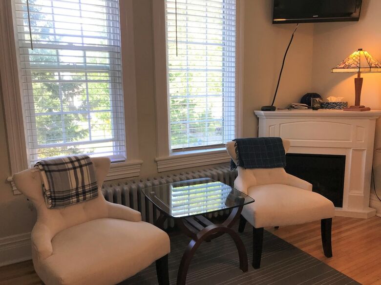 Ellis House Bed & Breakfast