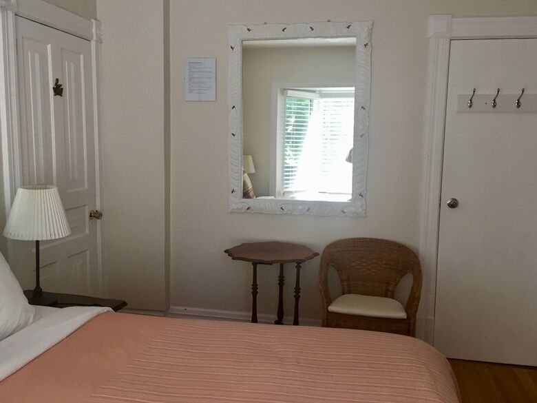 Ellis House Bed & Breakfast
