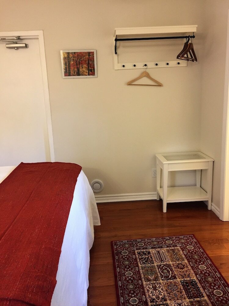 Ellis House Bed & Breakfast