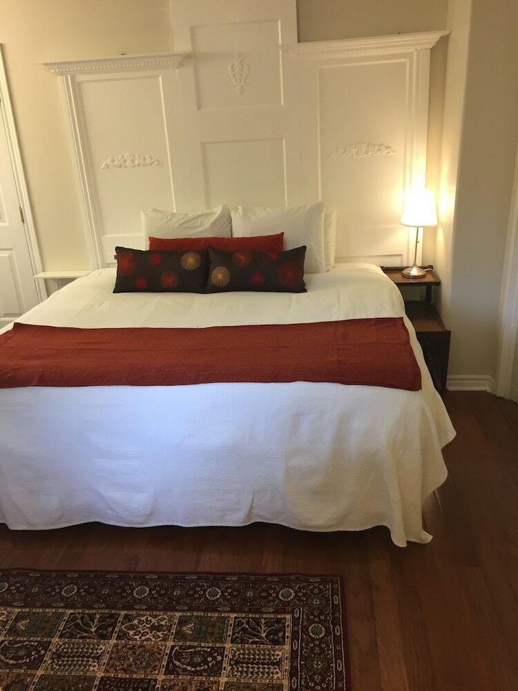Ellis House Bed & Breakfast