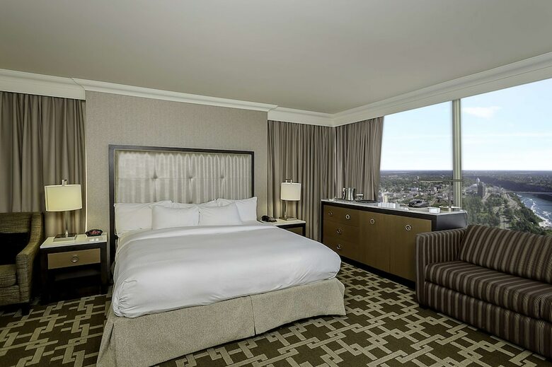 Hilton Hotel And Suites Niagara Falls/fallsview