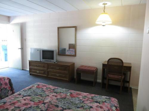 Parkway Motel