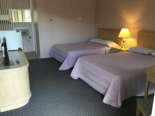 Parkway Motel