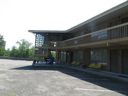 Parkway Motel