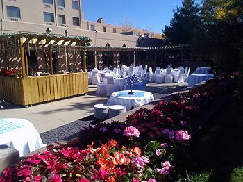 Hotel Peninsula Inn & Resort