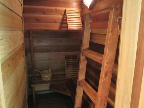 Seawood Bed & Breakfast & Cabins