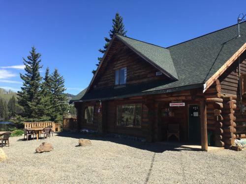 Lodge Lac Des Roches Resort