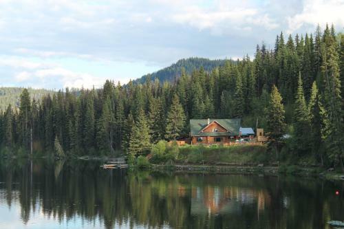 Lodge Lac Des Roches Resort