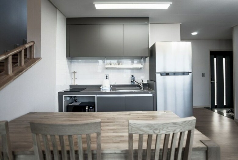Pension La Cour Stay & Cafe