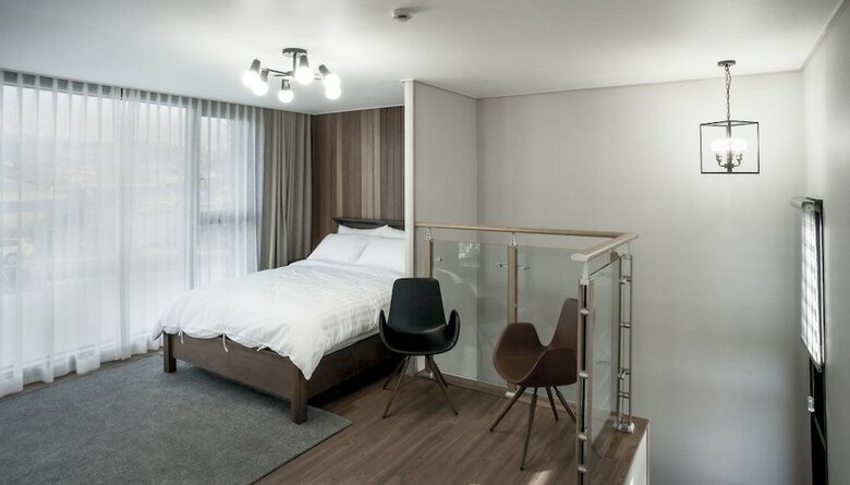 Pension La Cour Stay & Cafe