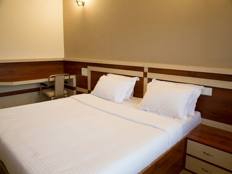 Oyo 9248 Hotel Shrinidhi