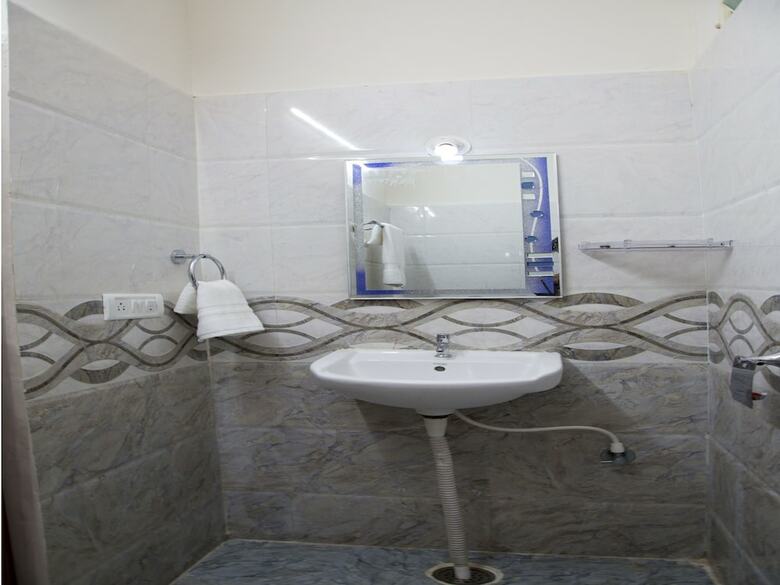 Oyo 9248 Hotel Shrinidhi