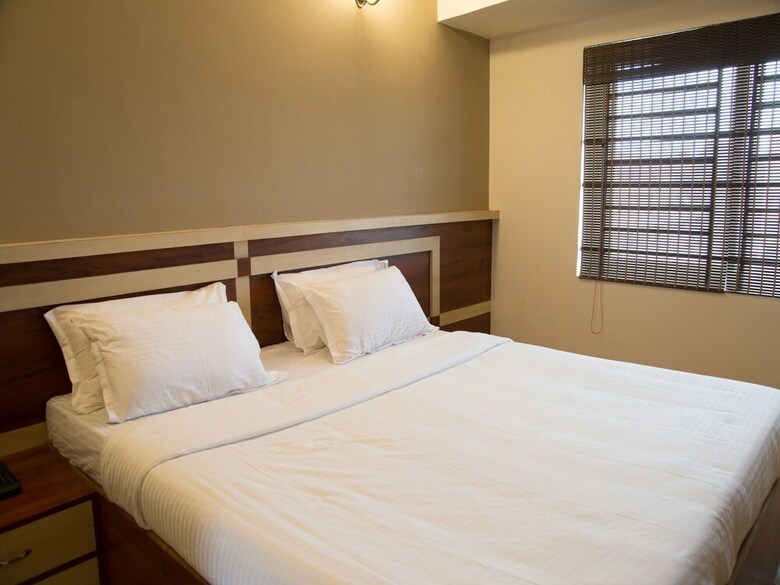 Oyo 9248 Hotel Shrinidhi