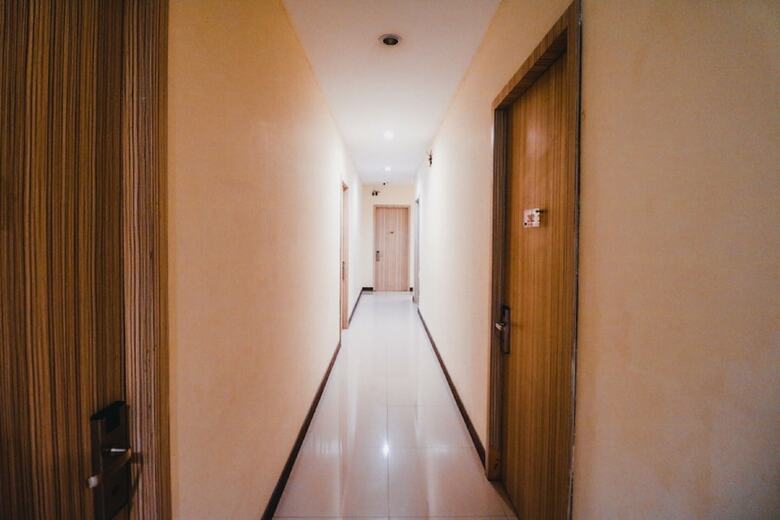 Hotel Reddoorz Plus Near Sultan Hasanuddin Airport