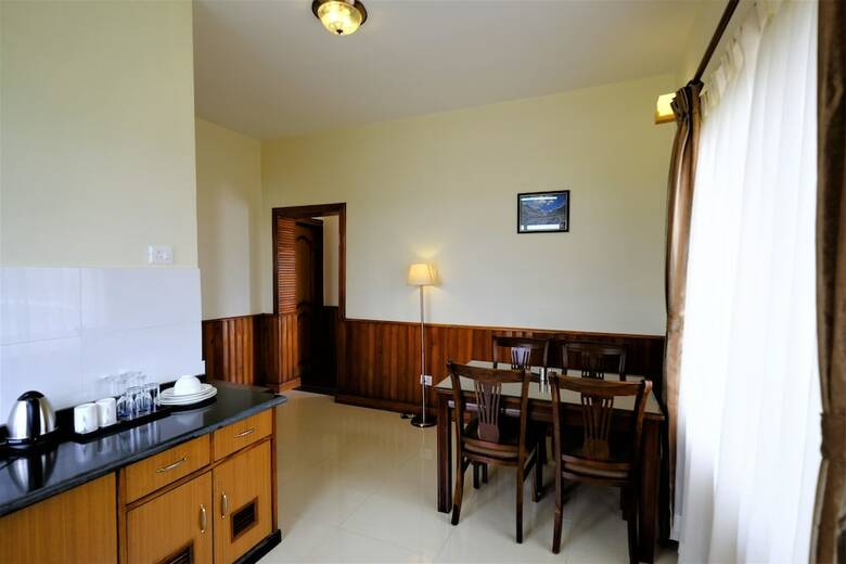 Hotel Mukhum International