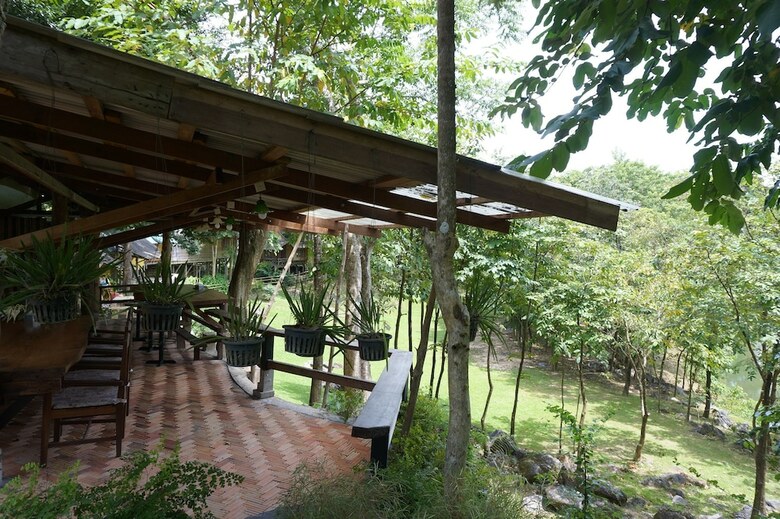 Hotel Donsak Orchid Resort