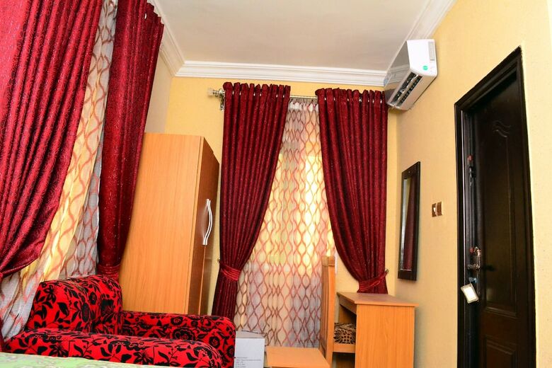 Kevotel Hotel And Suites