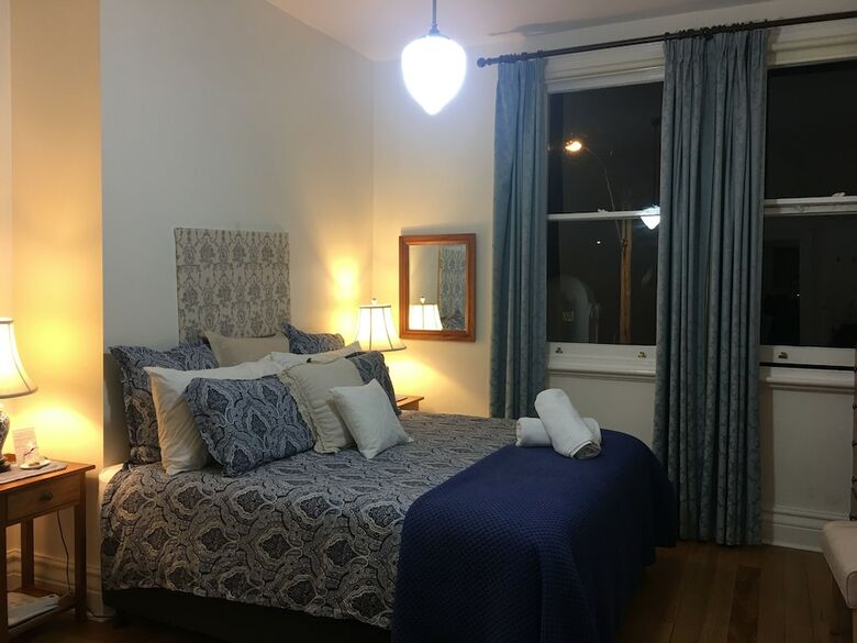 Bed & Breakfast Cygnet Old Bank B & B Cafe & Gift Store
