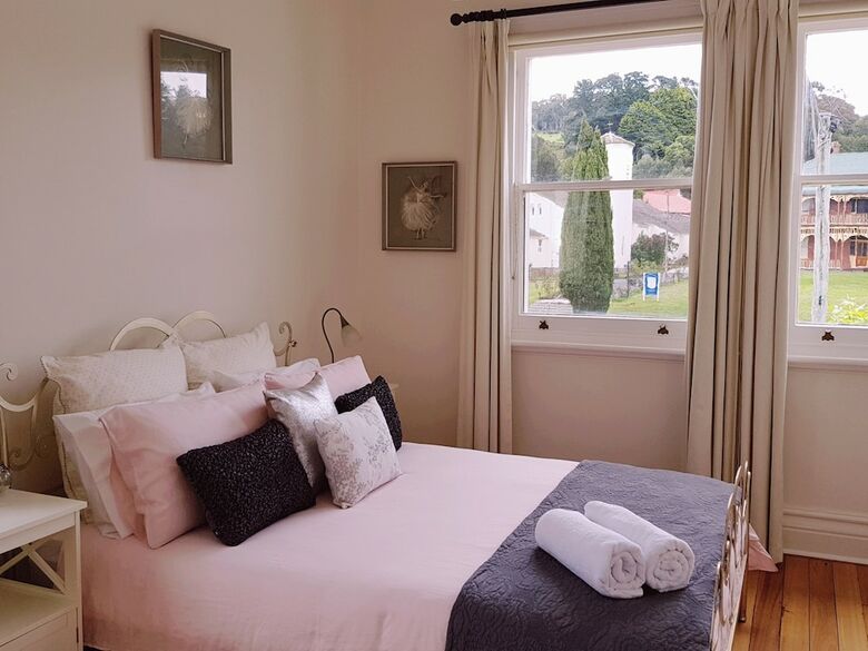 Bed & Breakfast Cygnet Old Bank B & B Cafe & Gift Store