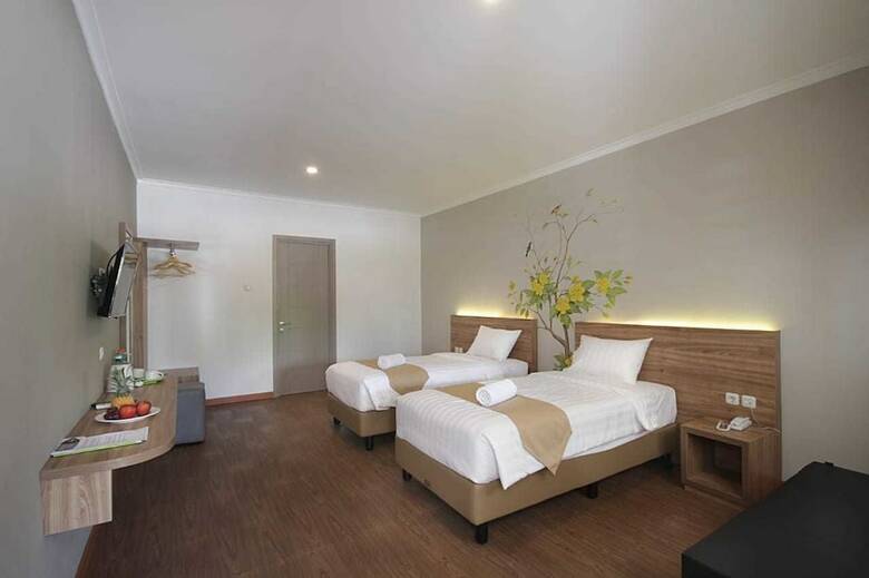 Hotel Three Eight Front One Boutique Batu