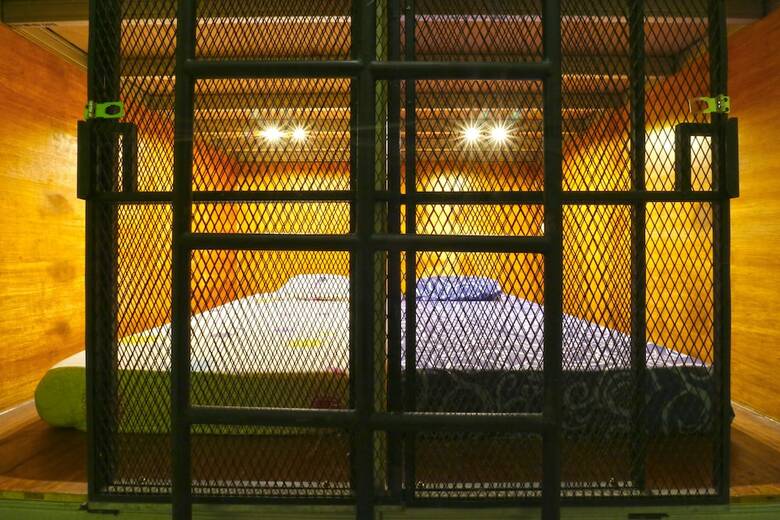 Hostal Kabin Kapsul Kayu Jati I - Hostel
