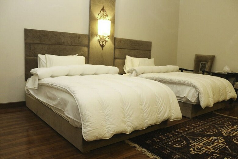 Hotel Shelton's Rezidor Swat