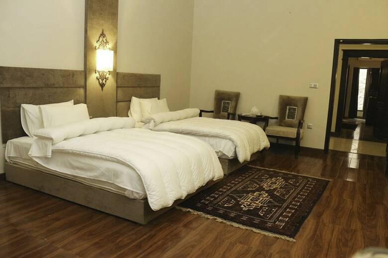 Hotel Shelton's Rezidor Swat