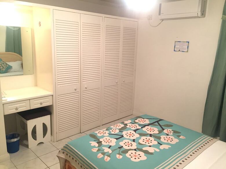 Cumber's Tropical Apartments
