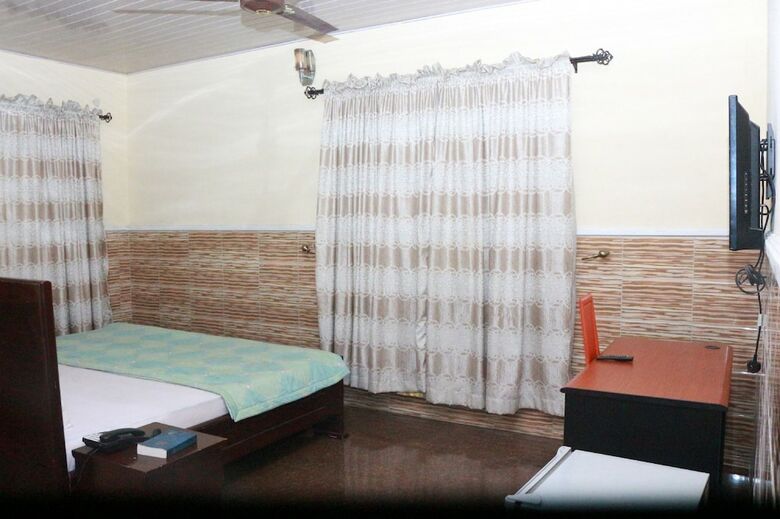 L & L Executive Hotels And Suites