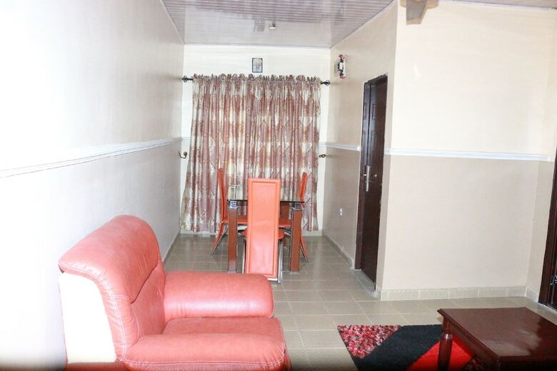 L & L Executive Hotels And Suites