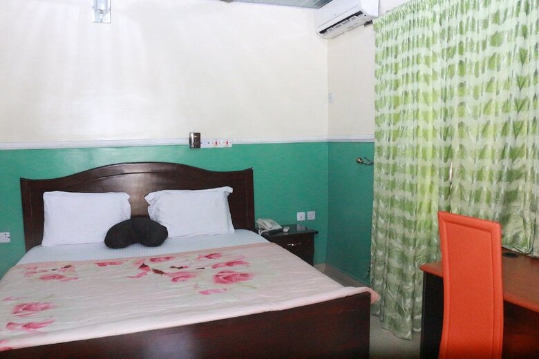 L & L Executive Hotels And Suites
