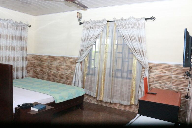 L & L Executive Hotels And Suites