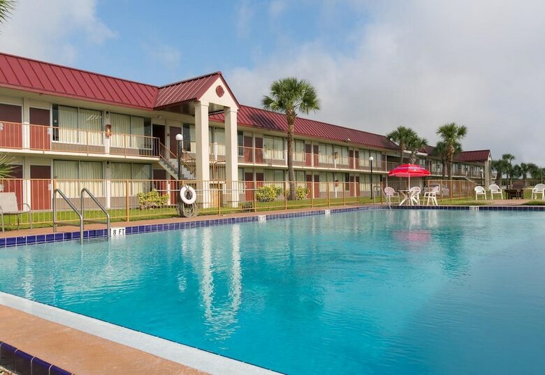 Oyo Hotel Dundee By Crystal Lake