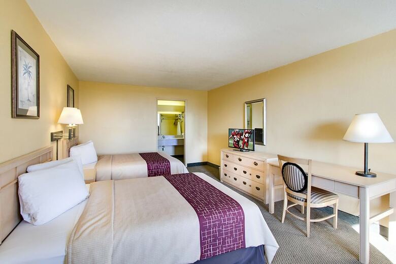 Oyo Hotel Dundee By Crystal Lake
