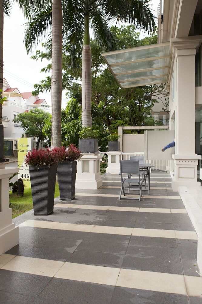 Palms Garden Hotel Near Secc
