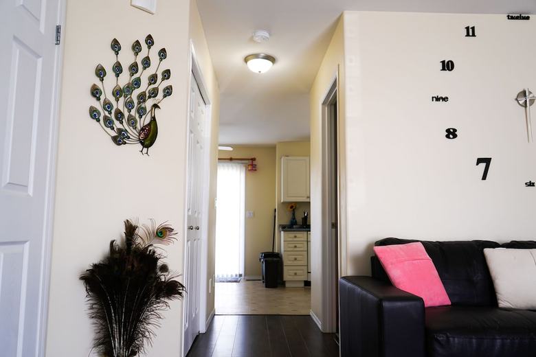 Apartamentos Lakewood's Local Living Quarters