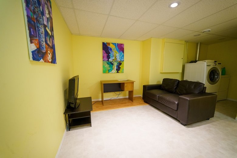 Apartamentos Lakewood's Local Living Quarters