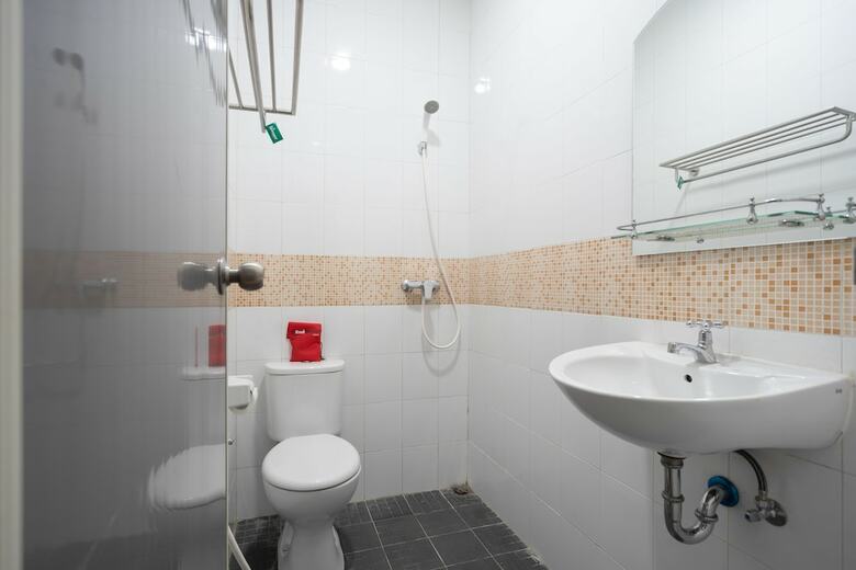 Hotel Reddoorz Plus @ Danau Sunter Utara