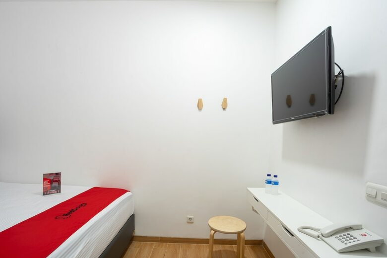 Hotel Reddoorz Plus @ Danau Sunter Utara