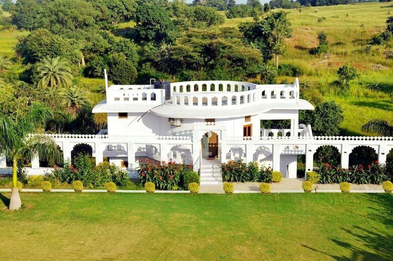 Hotel Narayan Niwas Resort