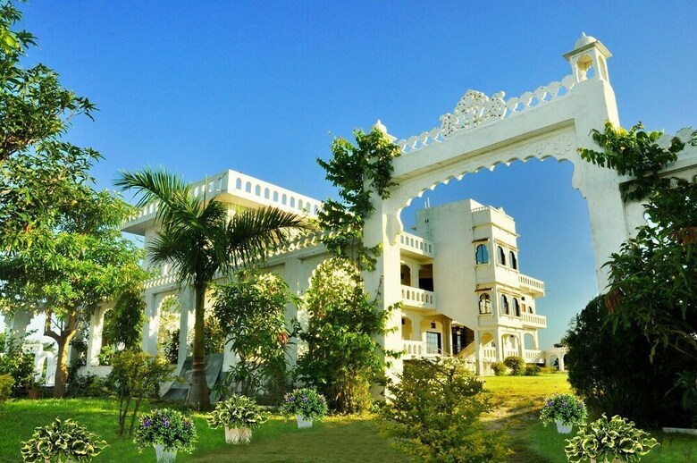 Hotel Narayan Niwas Resort
