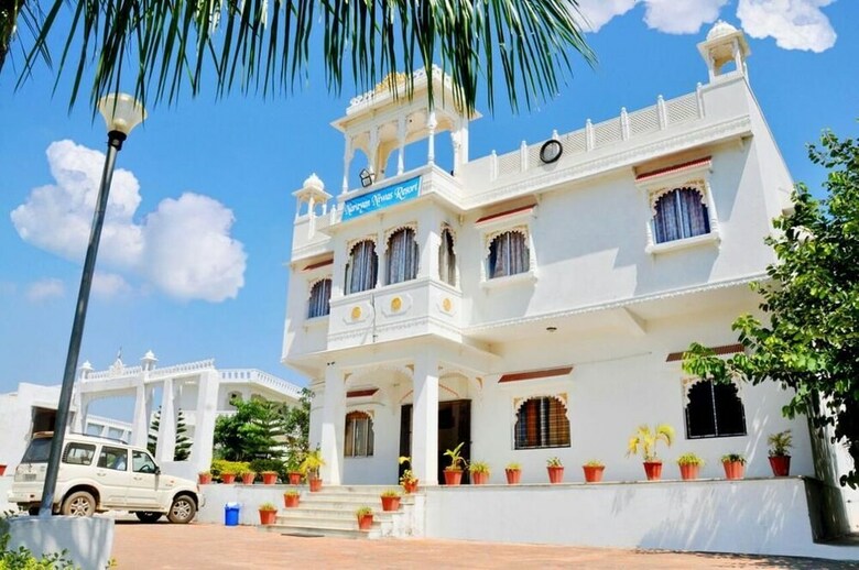 Hotel Narayan Niwas Resort