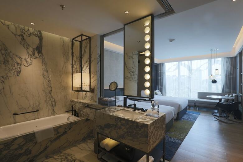 Renaissance Hangzhou Northeast Hotel