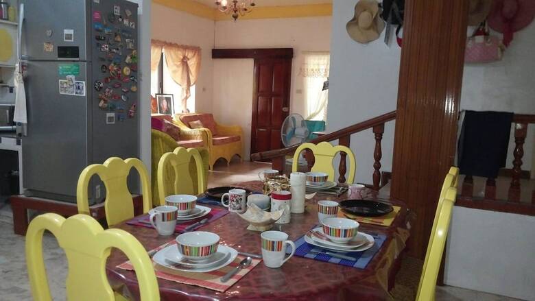 Hotel Yellow House Vacation Rental